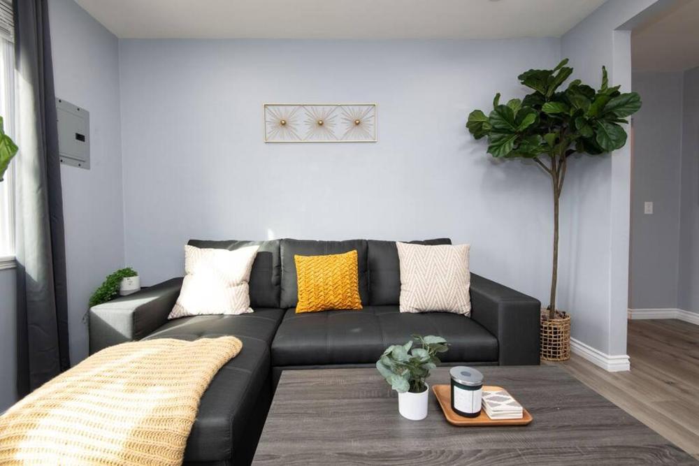 Lovely 3bedroom condo with free parking on premise